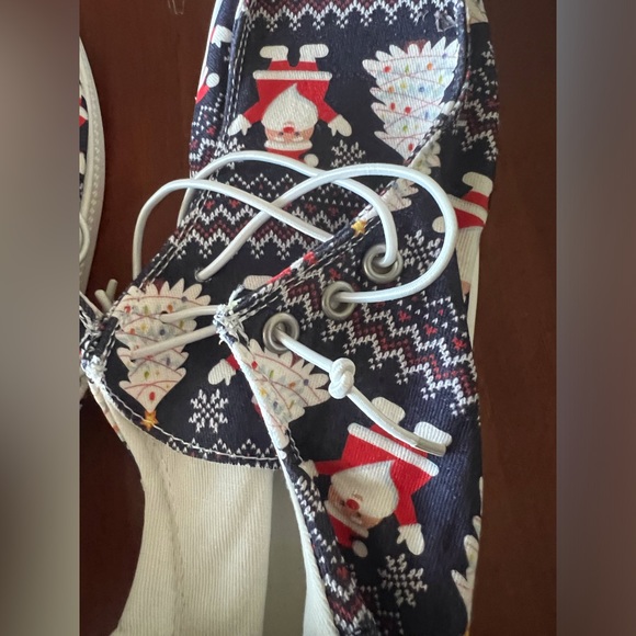 NWOT Navy and Red Santa Boat Shoes - Picture 4 of 6